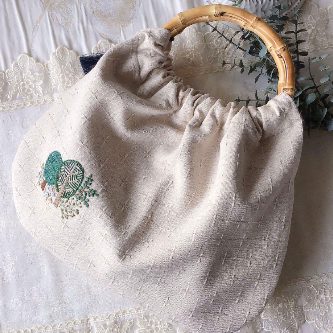 森の散歩道のバンブーバック　手刺繍　ハンドメイド