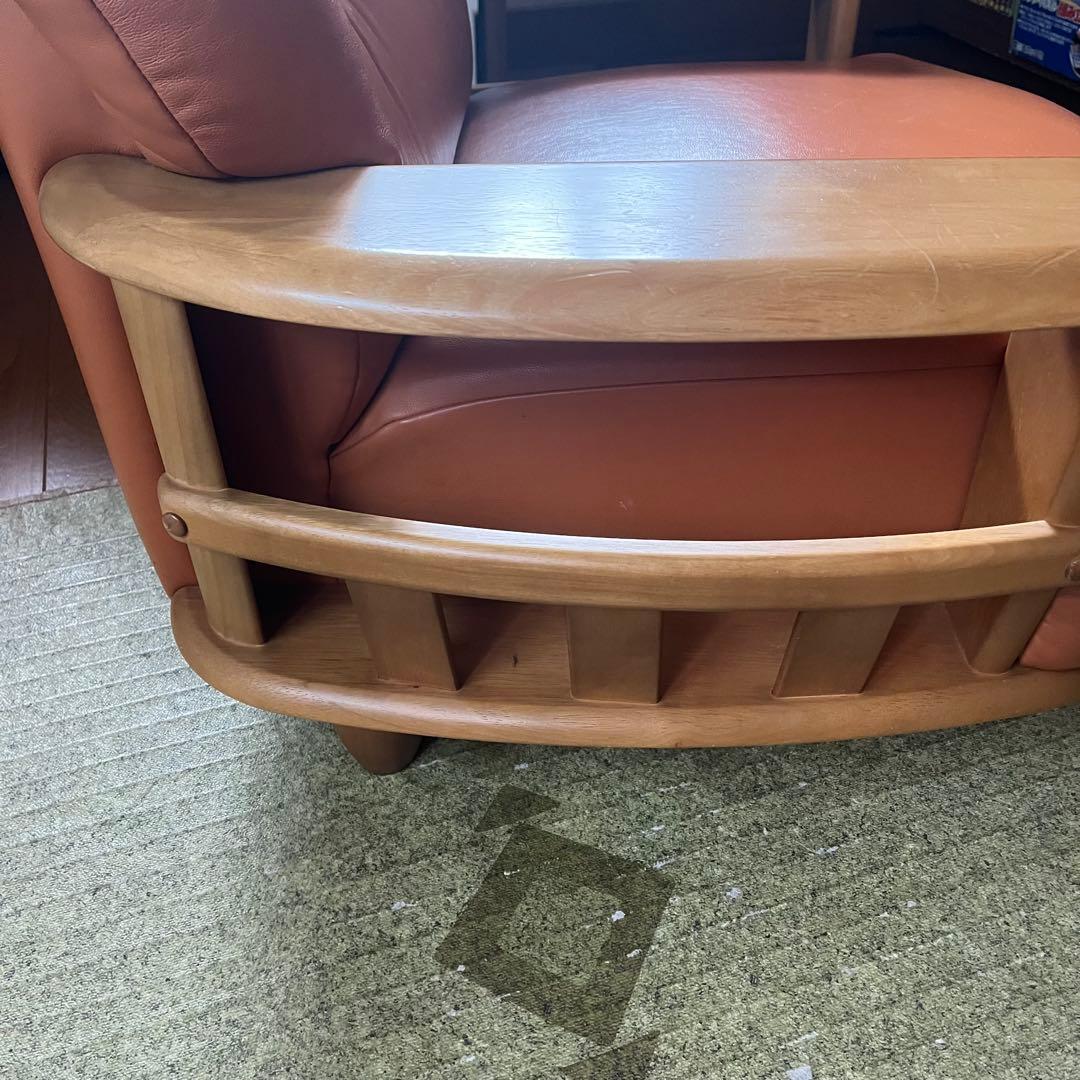 カリモク　回転式アームチェア　ソファ　1人掛け　ラック付き　たのめる便　送料込