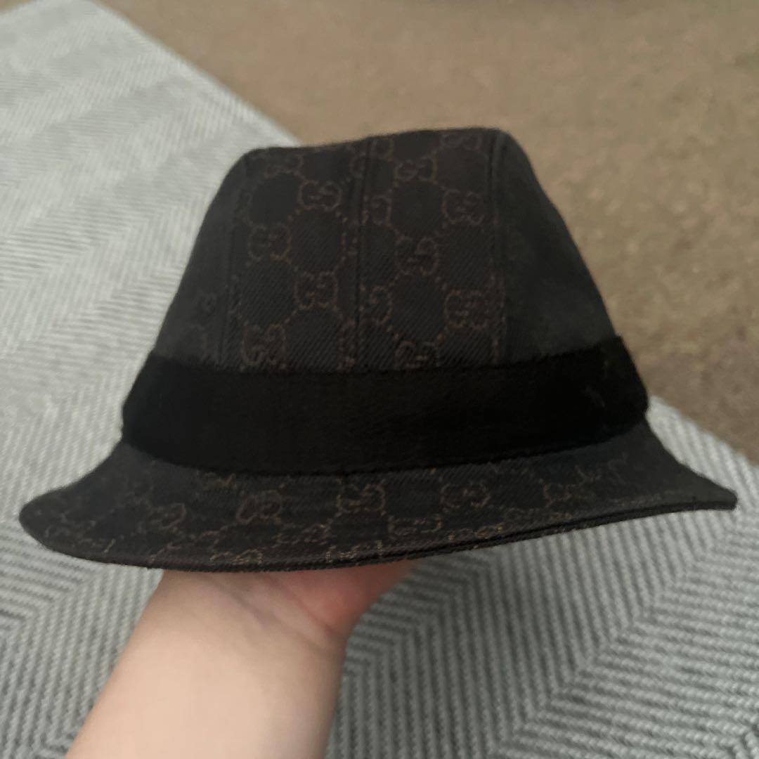 GUCCI ブラック ロゴパターン ハット F