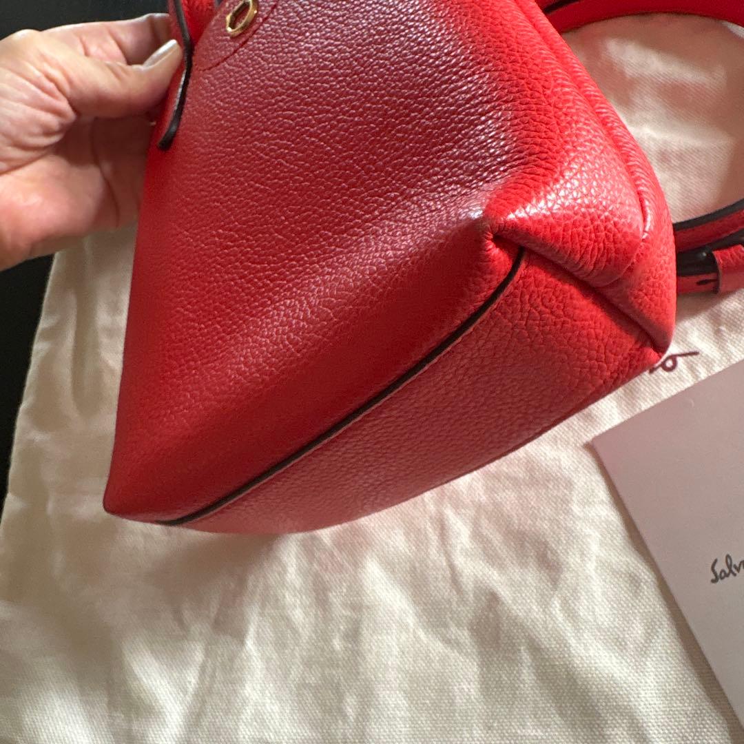 フェラガモ　ミニ　バッグ　2way レッド