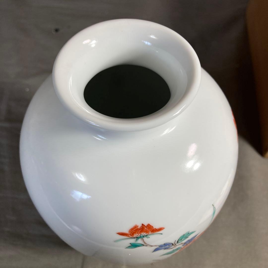 【柿右衛門】赤絵の伝統　名窯　人間国宝　十四代酒井田柿右衛門作　錦牡丹文　花瓶