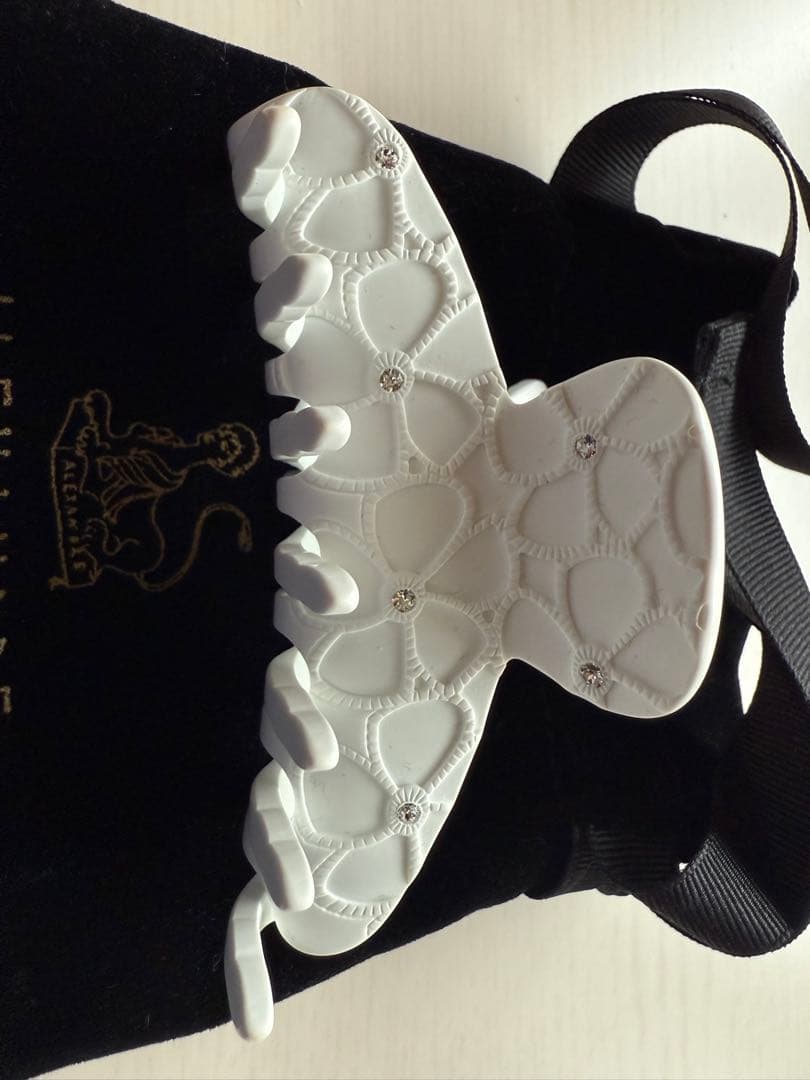 【未使用】アレクサンドルドゥパリ　ホワイトヘアクリップ