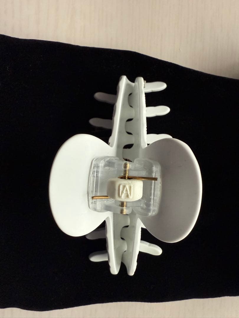 【未使用】アレクサンドルドゥパリ　ホワイトヘアクリップ