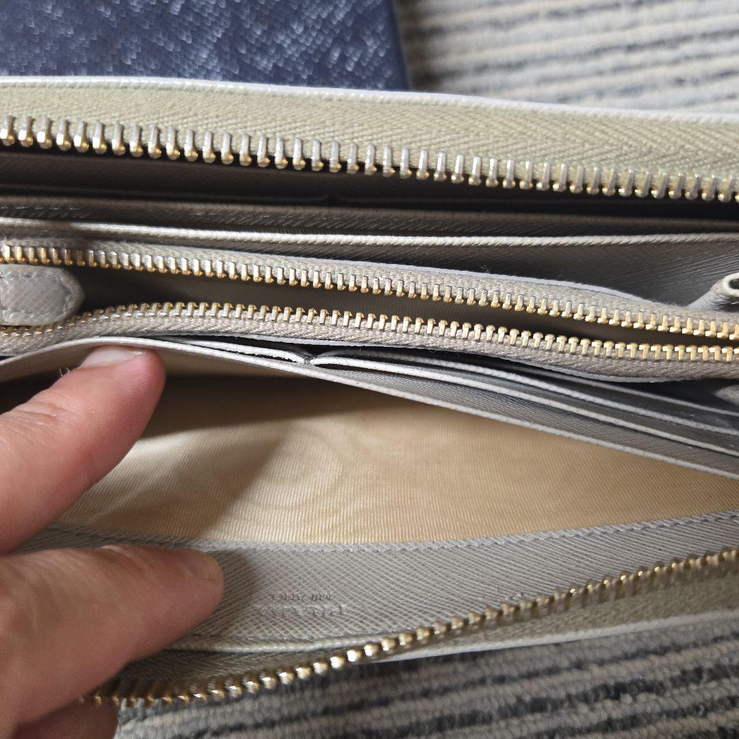 プラダの長財布　PRADA　グレー