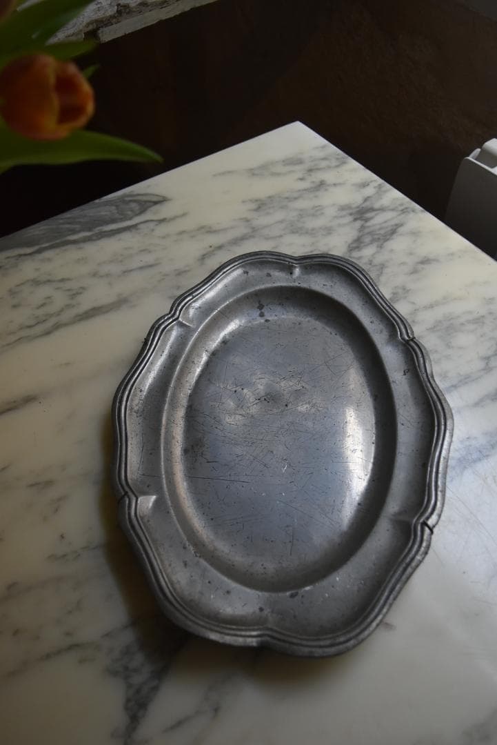 とても重いです！フランス19世紀　キズキズのエタン花リム楕円皿　アンティーク