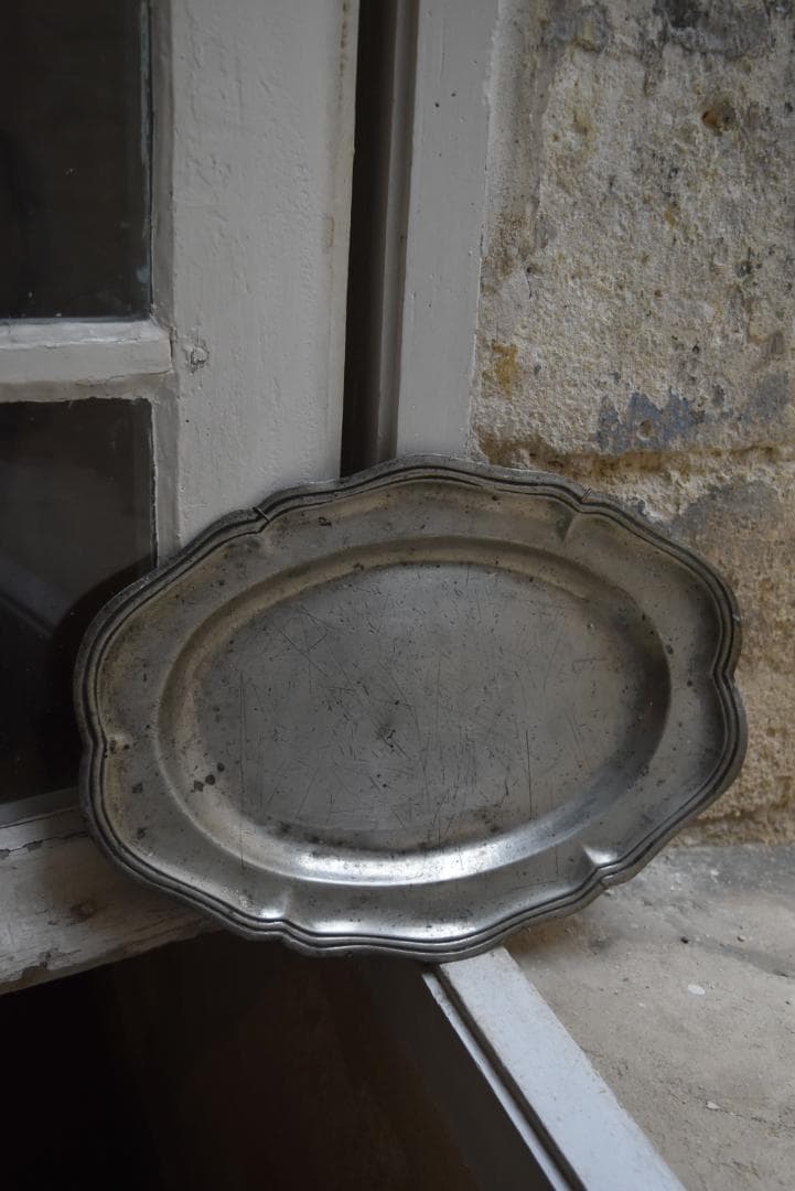 とても重いです！フランス19世紀　キズキズのエタン花リム楕円皿　アンティーク