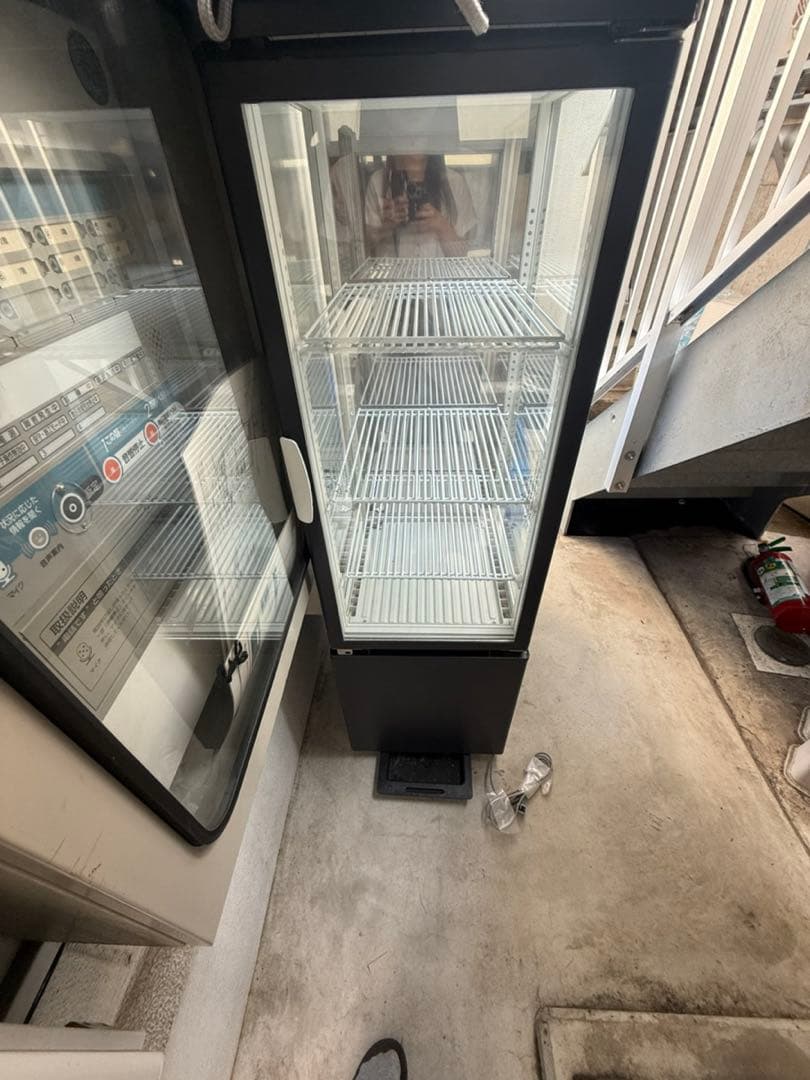【黒色希少】タテ型タイプ 3面ガラスタイプ 冷蔵ショーケース