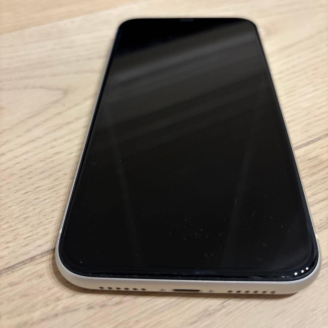 iPhone 11 64GB ホワイト 本体　SIMフリー