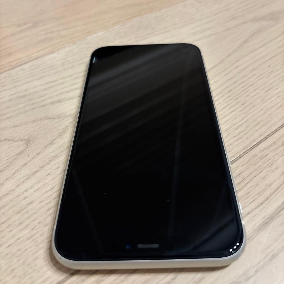 iPhone 11 64GB ホワイト 本体　SIMフリー