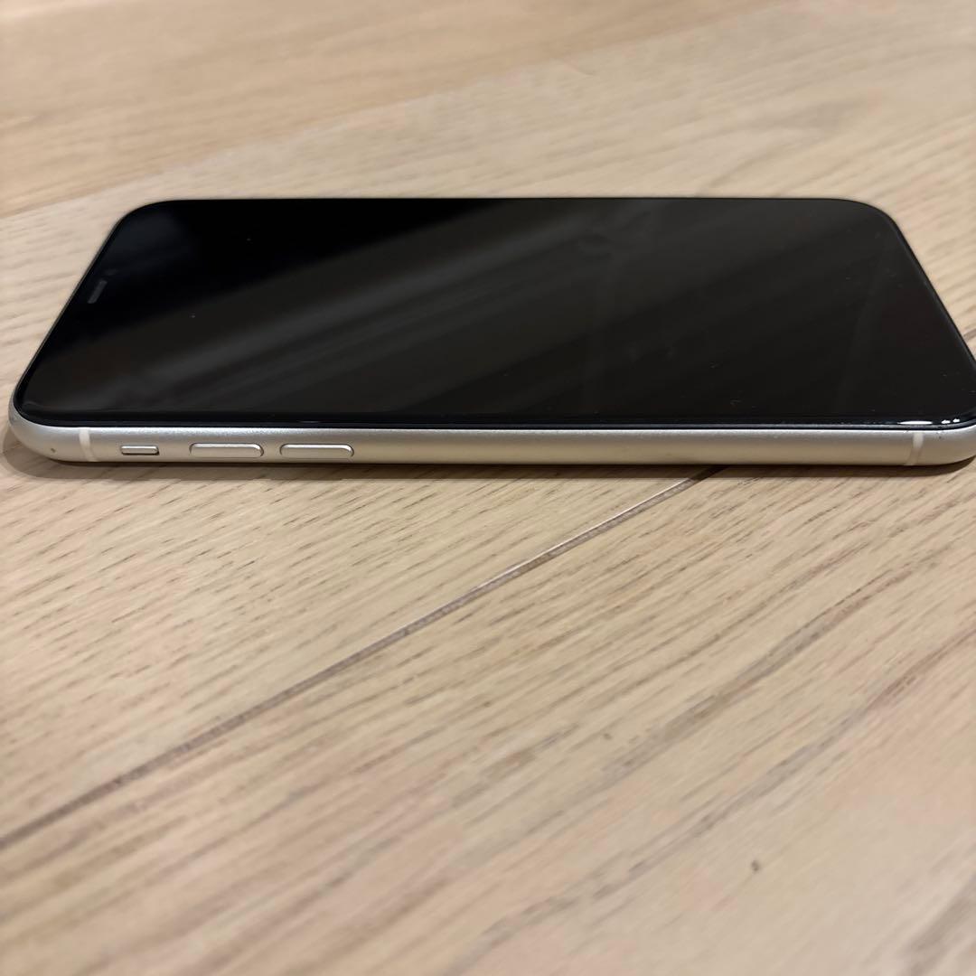iPhone 11 64GB ホワイト 本体　SIMフリー