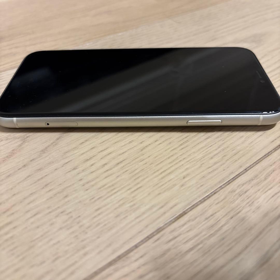 iPhone 11 64GB ホワイト 本体　SIMフリー