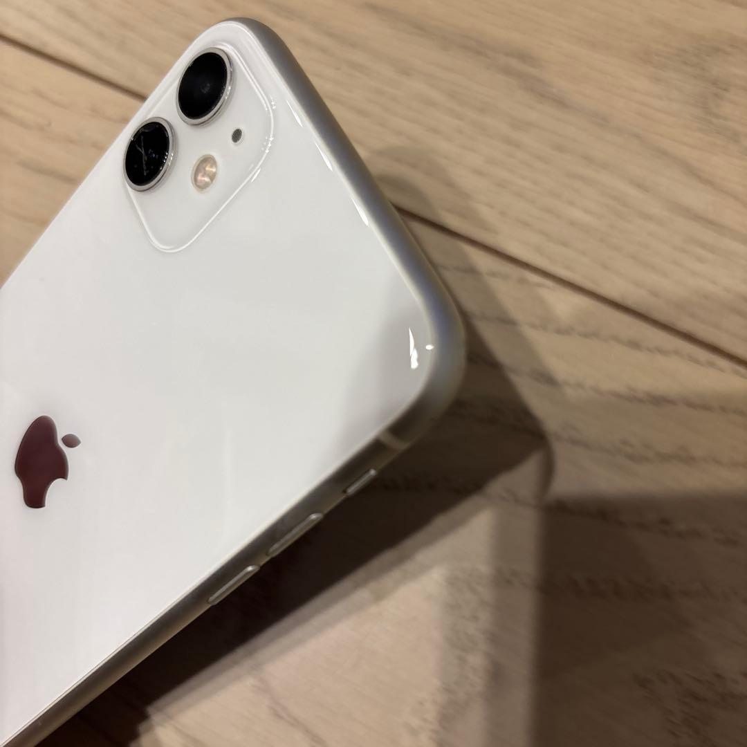 iPhone 11 64GB ホワイト 本体　SIMフリー