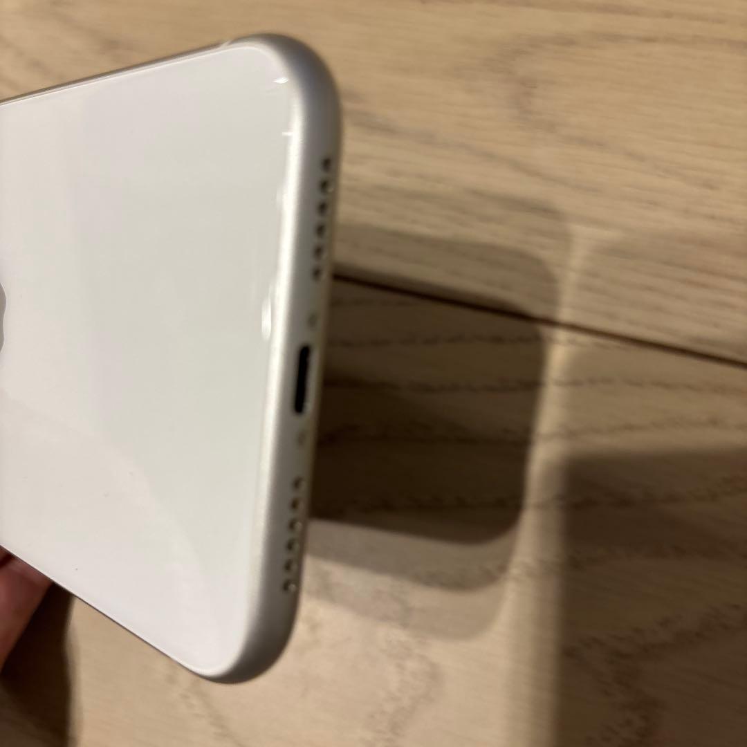 iPhone 11 64GB ホワイト 本体　SIMフリー
