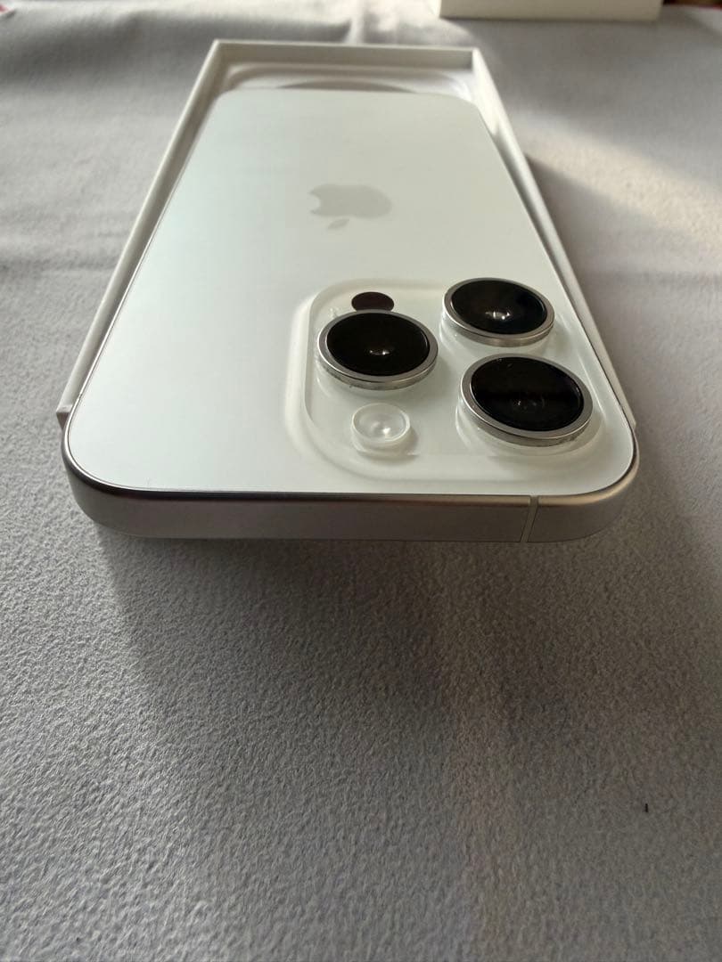 iPhone15pro 白 本体256GB 中古極美品