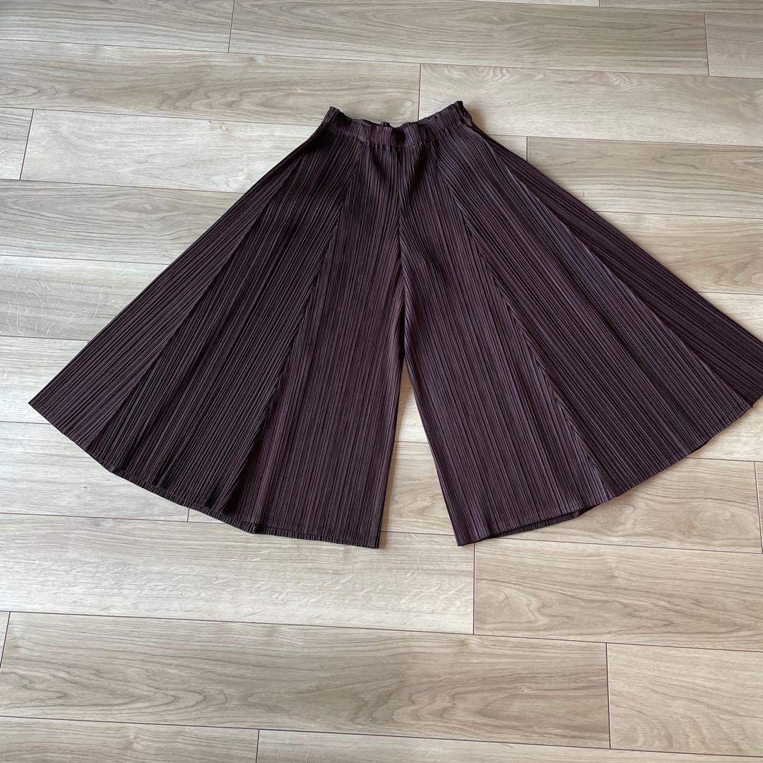 プリーツプリーズ　パンツ　は