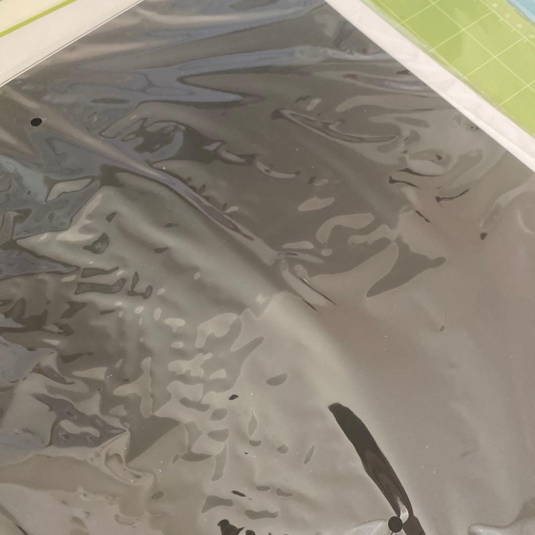 お値下げ中【美品】ほぼ未使用クリカットメーカー3 ＋カッティングシート3枚