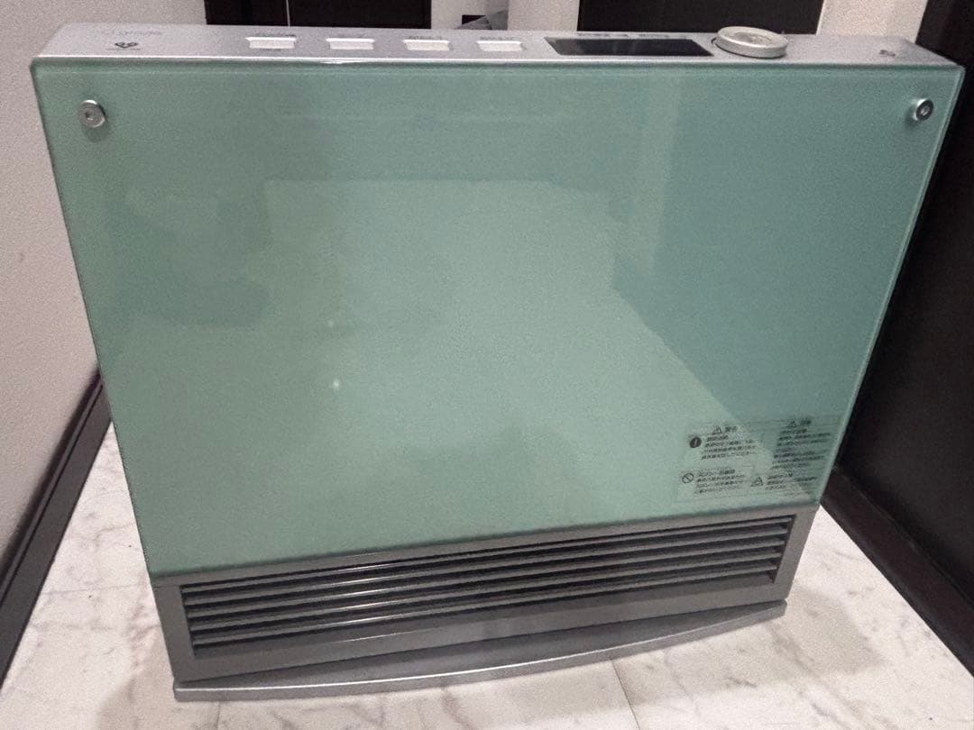 ガスファンヒーター 透明ガラスデザイン