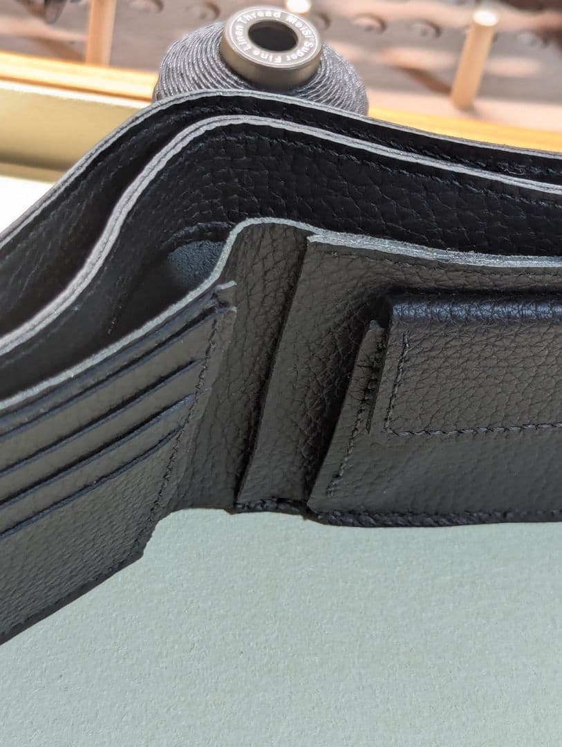 高級革使用 二つ折り財布