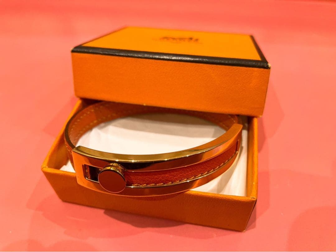 HERMES エルメス　オレンジ レザーバングル