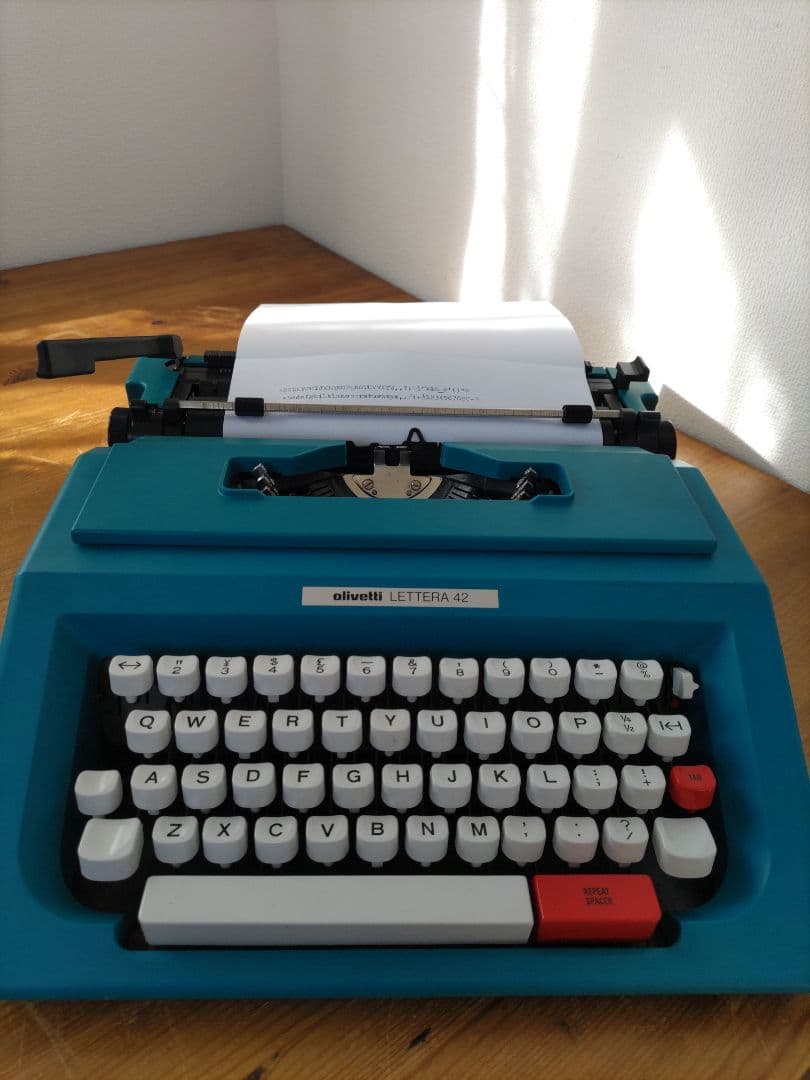 Olivetti Lettera 42 タイプライター