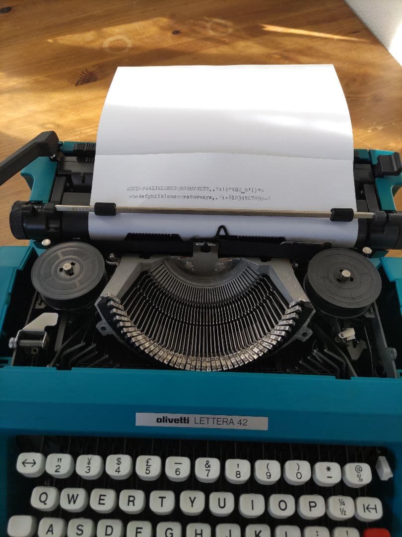 Olivetti Lettera 42 タイプライター