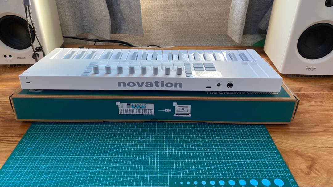 Novation Launchkey Mini 37 MK4 MIDIキーボード