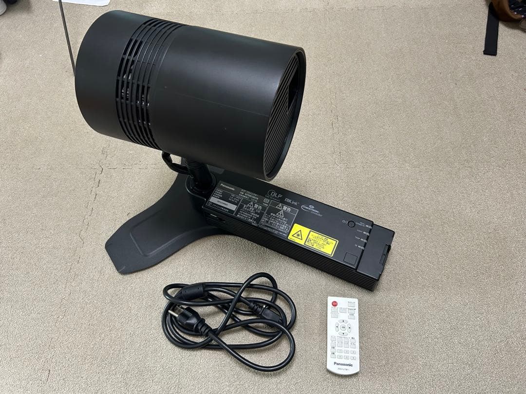 【中古美品】パナソニック　DLPプロジェクターNTN9100B 置型タイプ