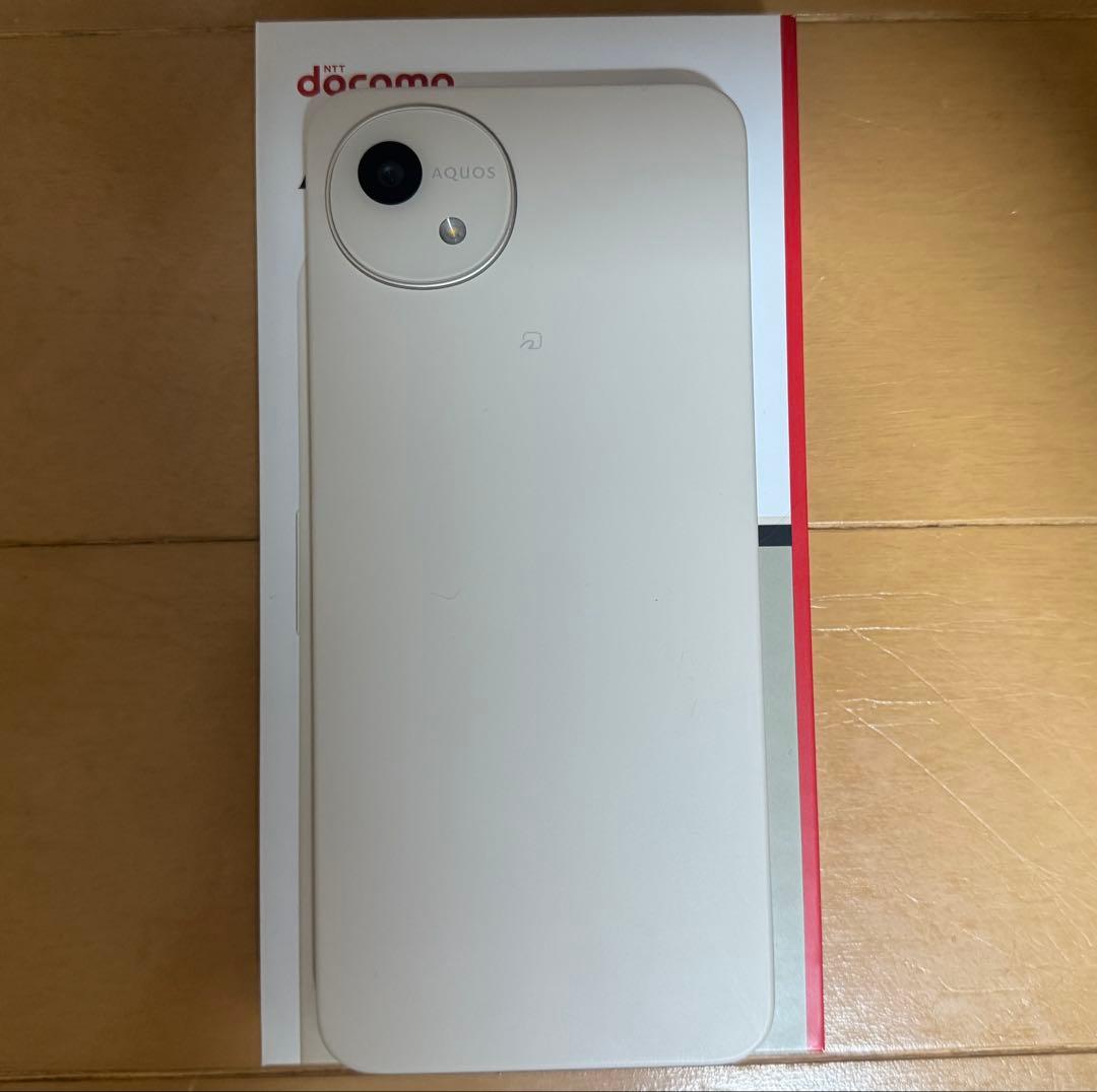 docomo AQUOS wish 4 ホワイト