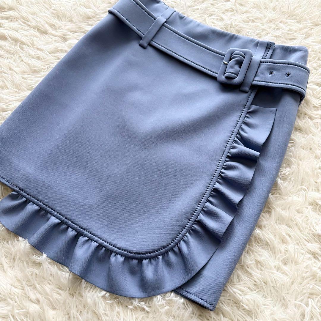 【プラダ】ミニスカート　フリル　青　サイズ40 ロゴ装飾　ベルト