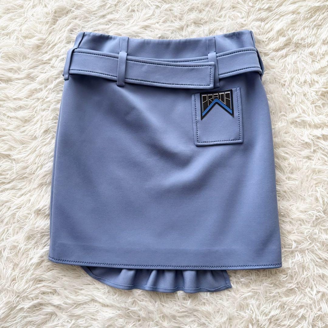 【プラダ】ミニスカート　フリル　青　サイズ40 ロゴ装飾　ベルト