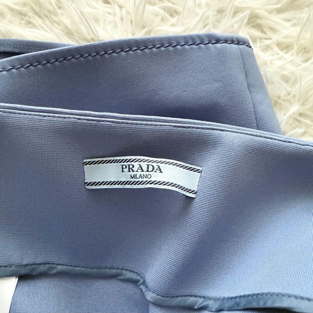 【プラダ】ミニスカート　フリル　青　サイズ40 ロゴ装飾　ベルト