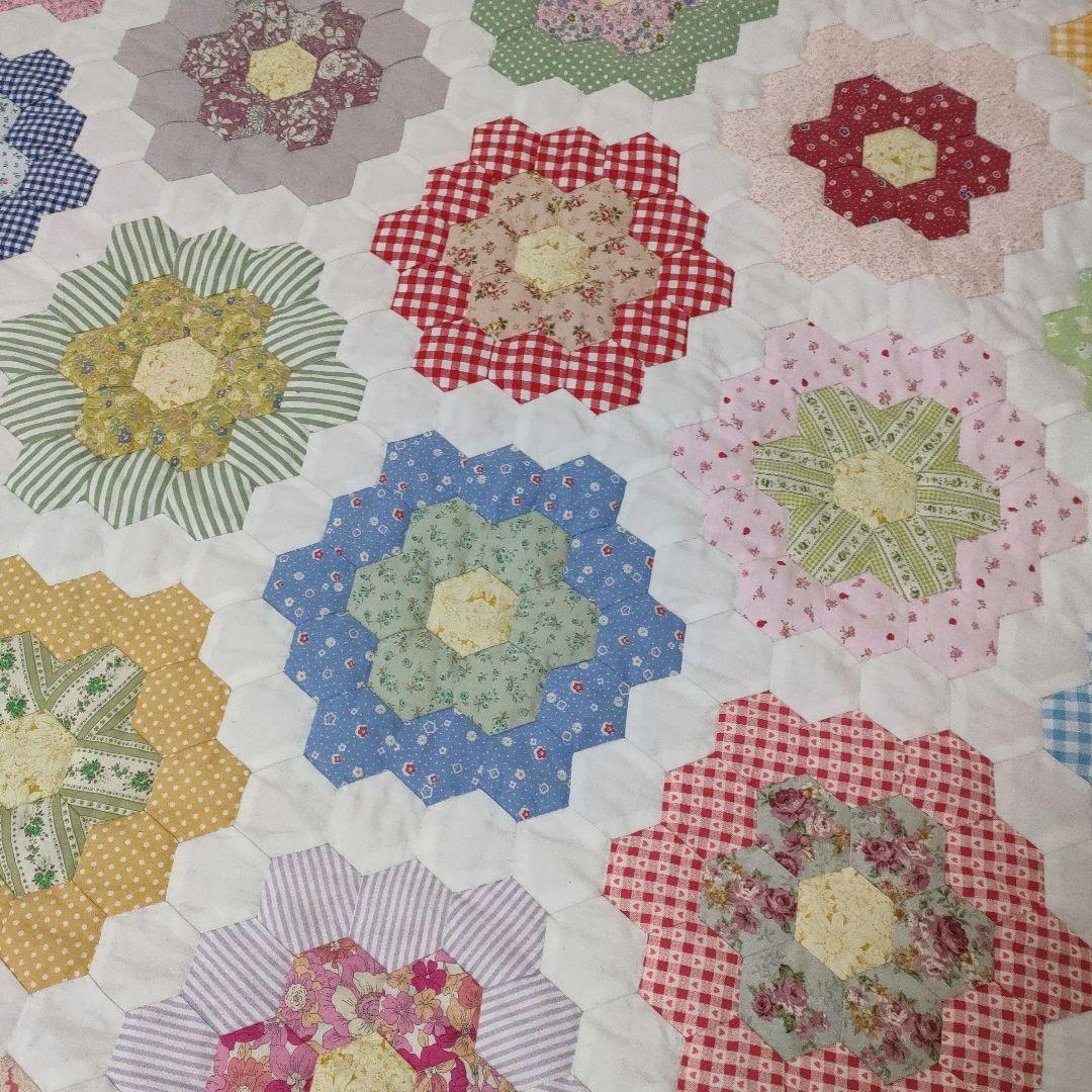 ハンドメイド　パッチワーク　キルト　ベッドカバー　花柄　おばあちゃんの花園