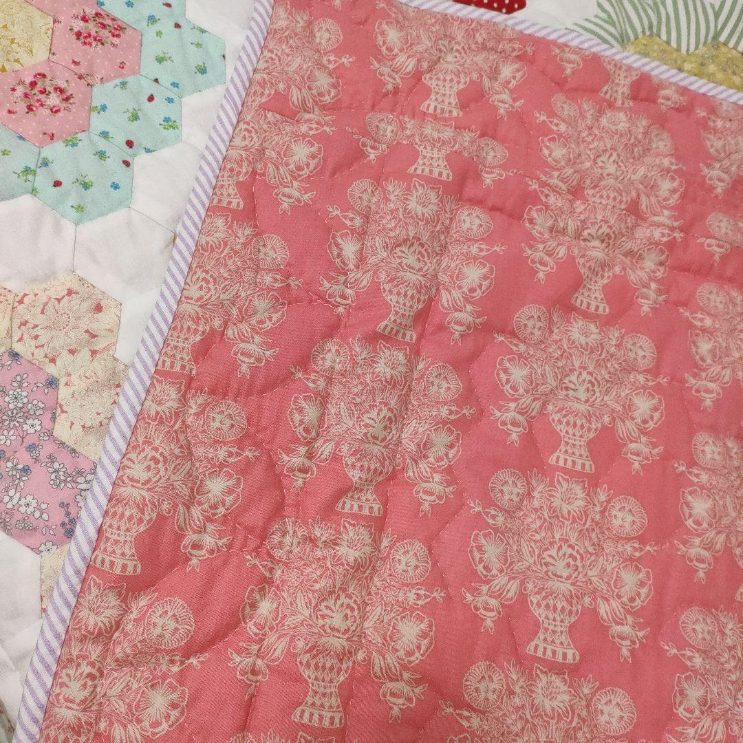 ハンドメイド　パッチワーク　キルト　ベッドカバー　花柄　おばあちゃんの花園