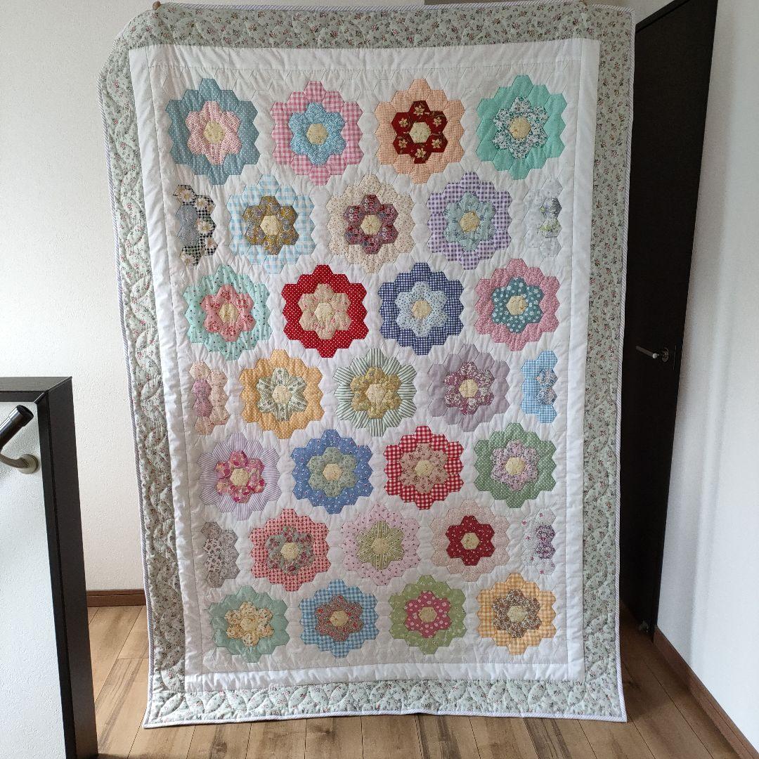 ハンドメイド　パッチワーク　キルト　ベッドカバー　花柄　おばあちゃんの花園