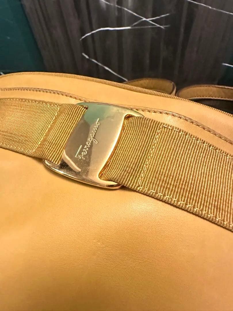 フェラガモ　マスタードポシェット