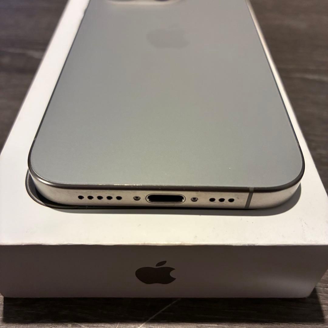 iPhone15 pro 本体　128GB ナチュラルチタニウム