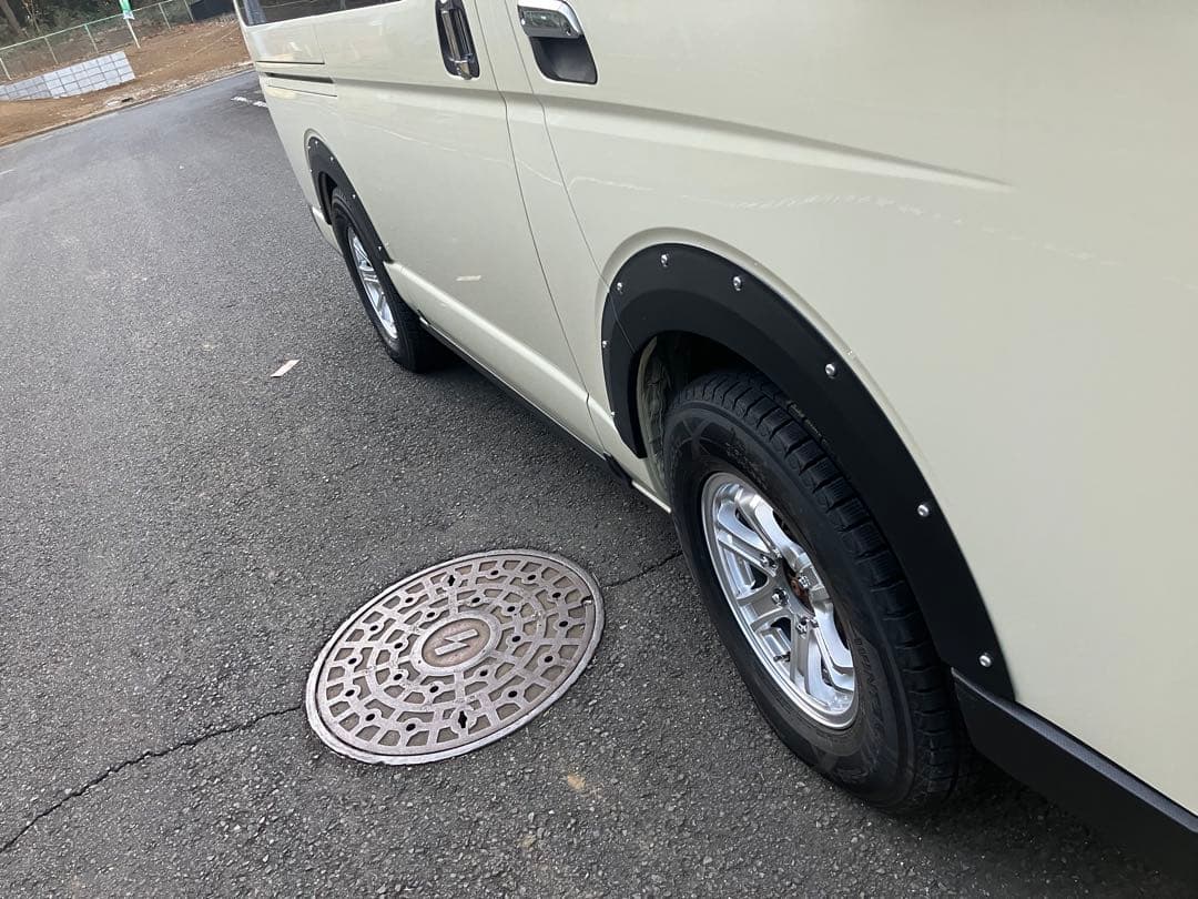 200系ハイエースRIVAI OFFROAD リーガル オーバーフェンダー 中古