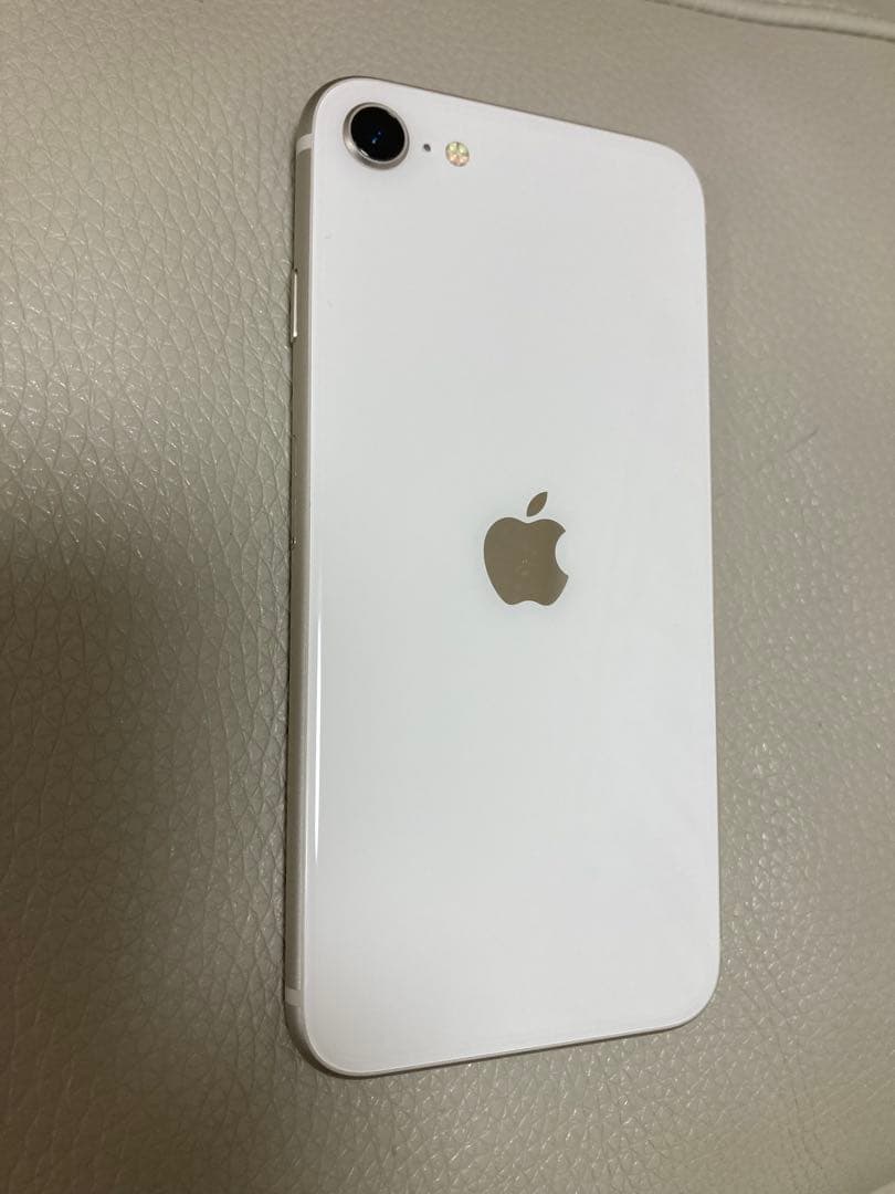 バッテリー最大容量82% iPhone SE 第3世代 128GB スターライト