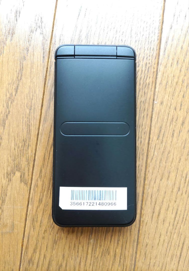 ★タピオカカポ★　GRATINA KYF42 ブラック　携帯電話