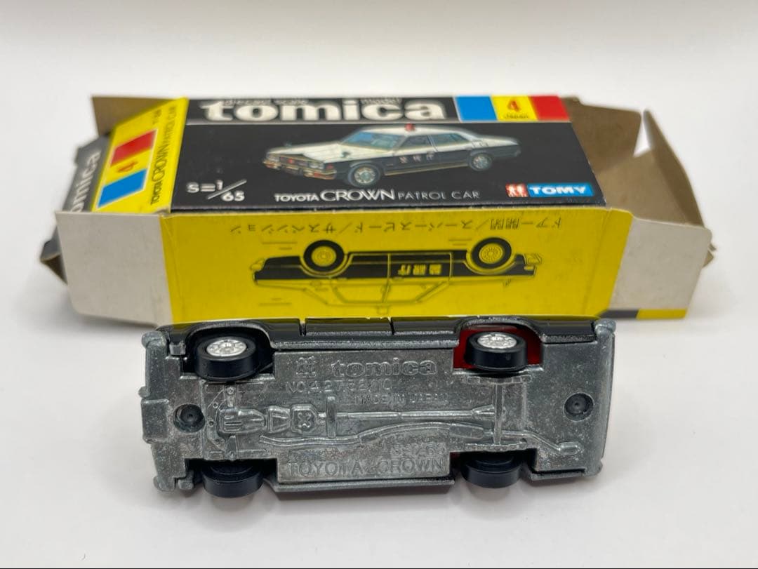 トミカ 日本製 黒箱 4 トヨタ クラウン パトロールカー