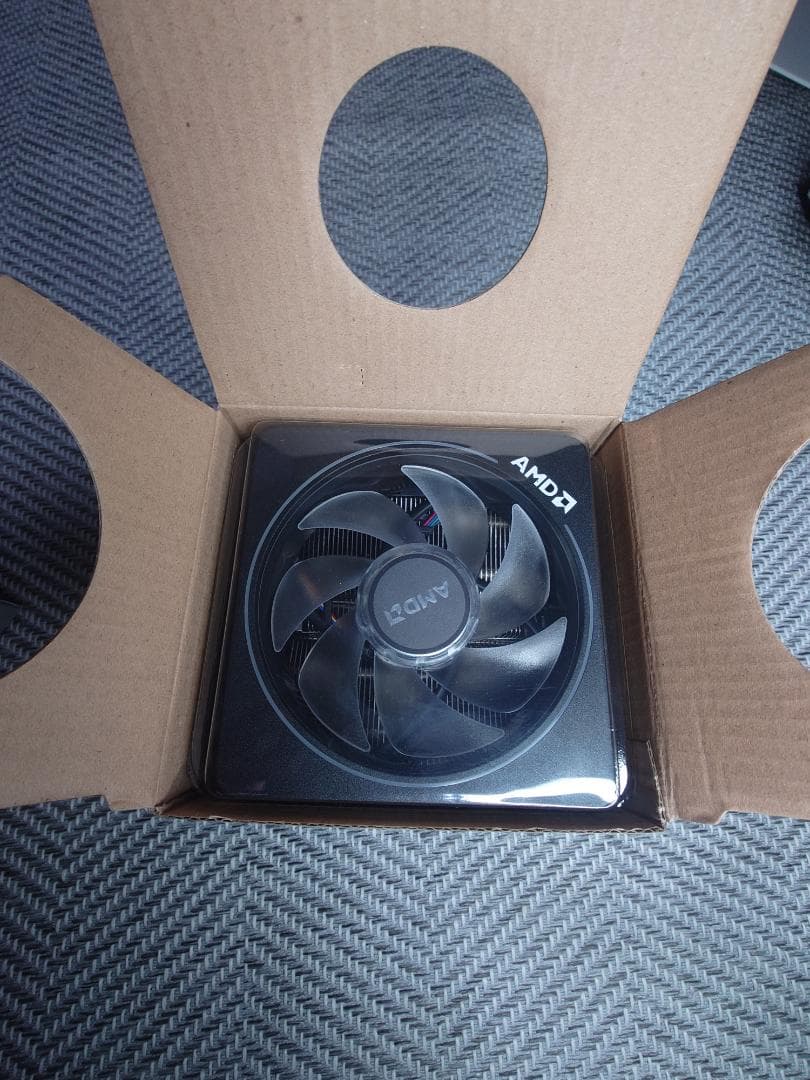 AMD RYZEN 7 3700X CPU クーラー付き