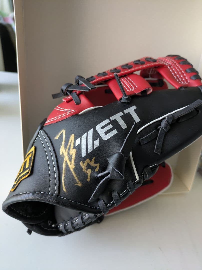 広島東洋カープ　秋山翔吾　直筆サイン入りグローブ　未使用　ZETT