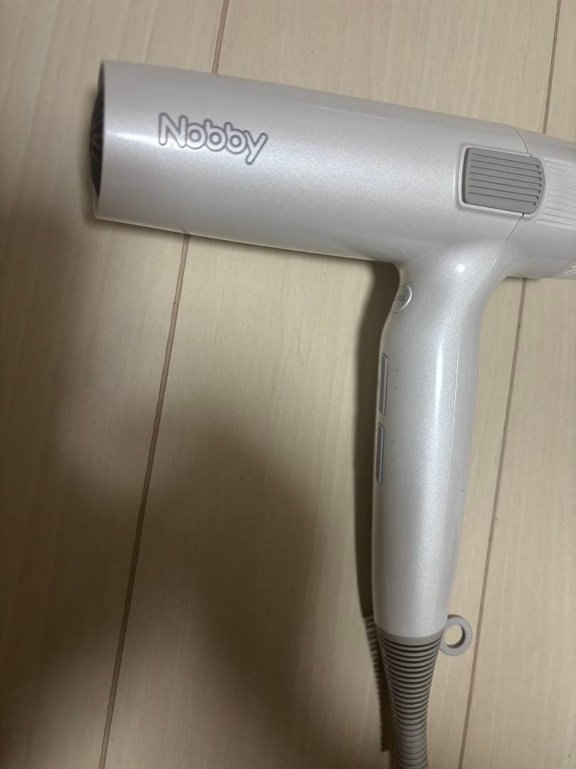 新色ホワイト　Nobby ノビー　マイナスイオンヘアドライヤー NB950
