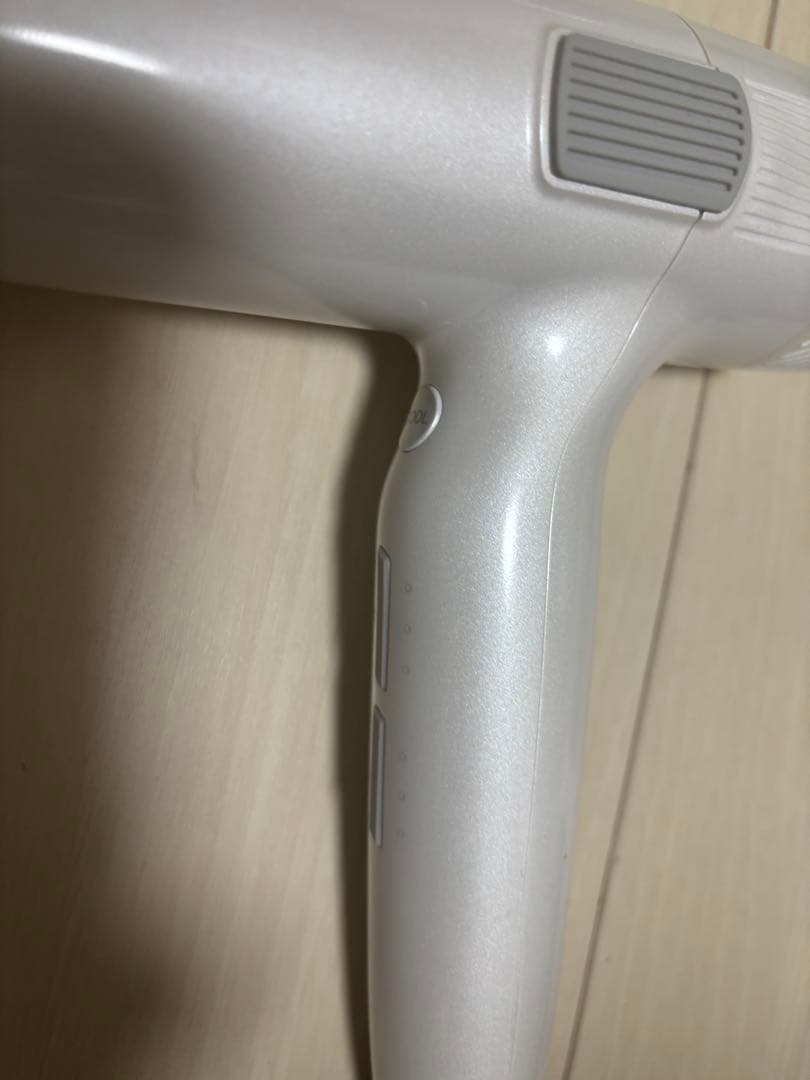 新色ホワイト　Nobby ノビー　マイナスイオンヘアドライヤー NB950