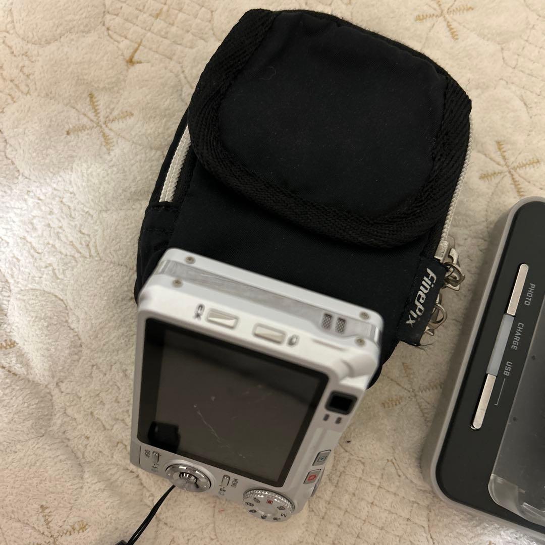 CASIO デジカメ　カメラ