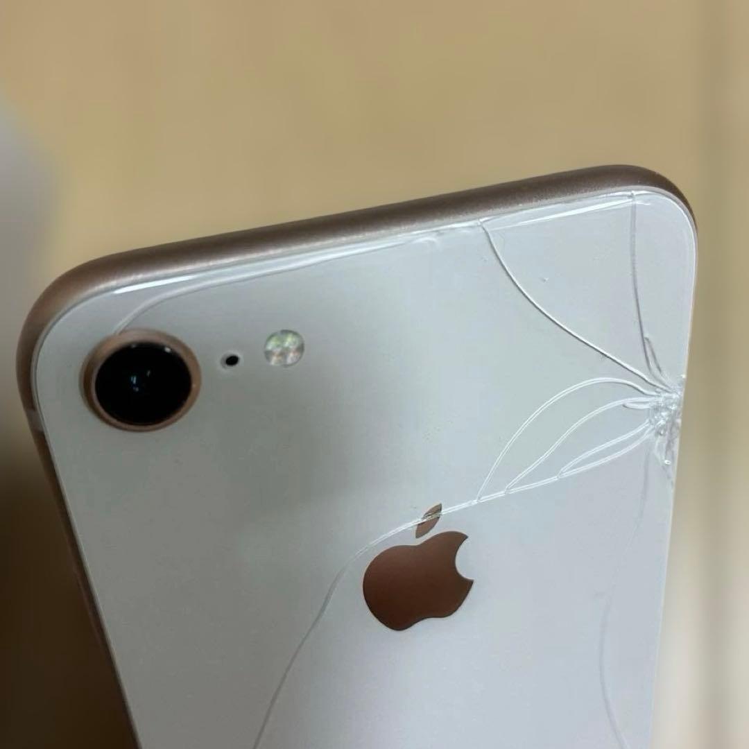 iPhone 8 ゴールド　本体＋箱のみ　背面ひび割れ