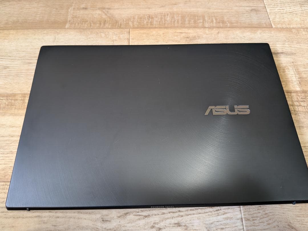 ZenBook 14 UM425IA ノートPC　OLED