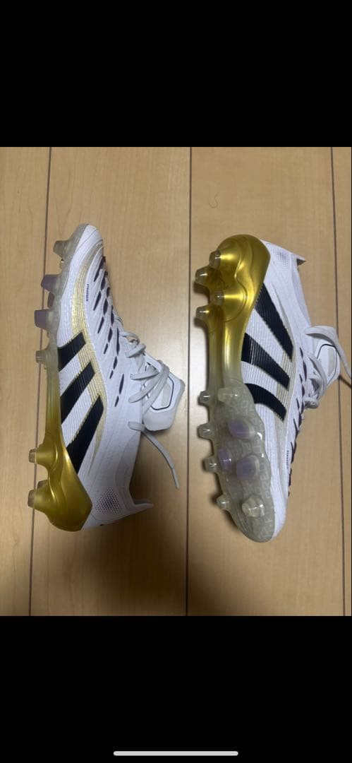 adidas サッカーシューズ ホワイト/ブラック/ゴールド