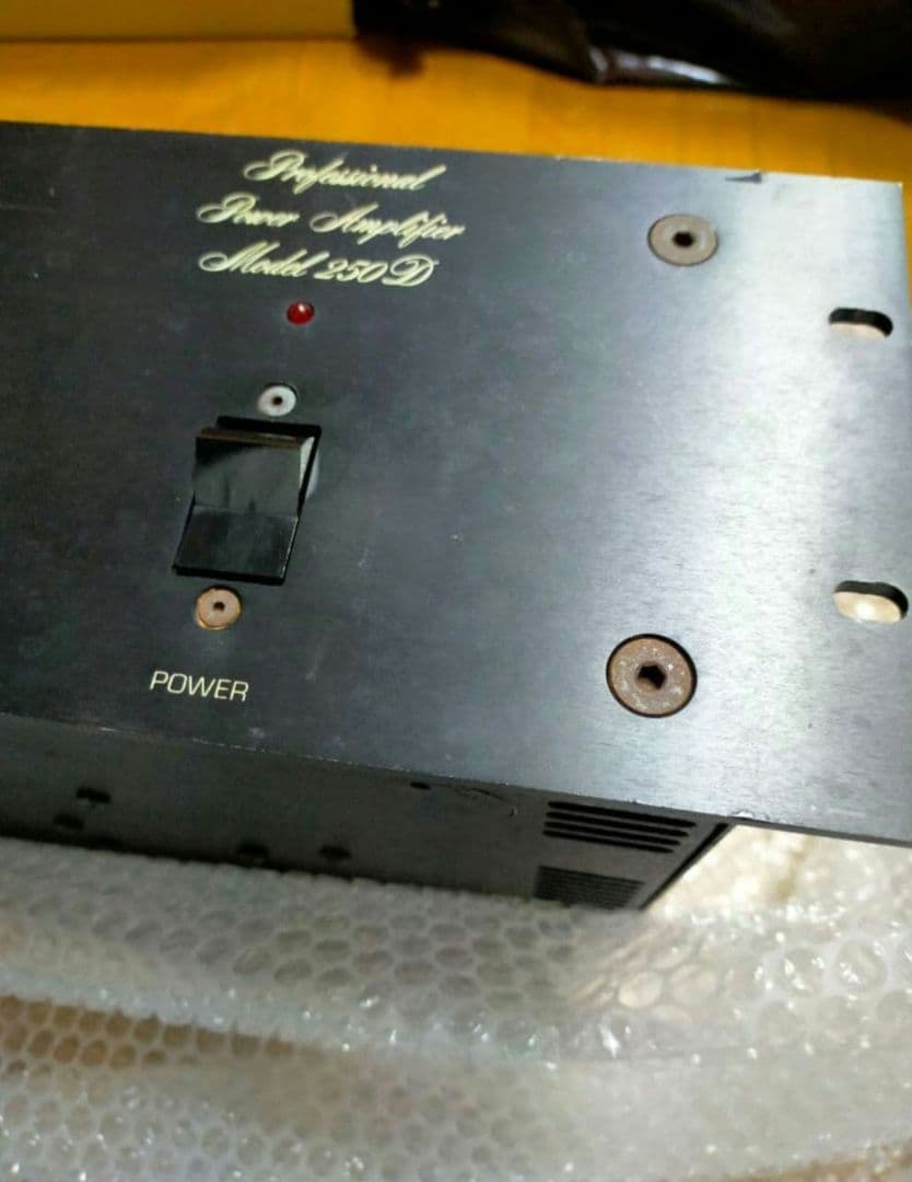 BGW　　ファンレスパワーアンプ　250D 　完動品 初期不良保証