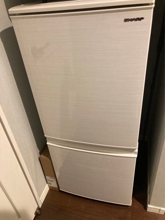 一人暮らし　シャープ SHARP 冷蔵庫137L つけかえドア 2ドア